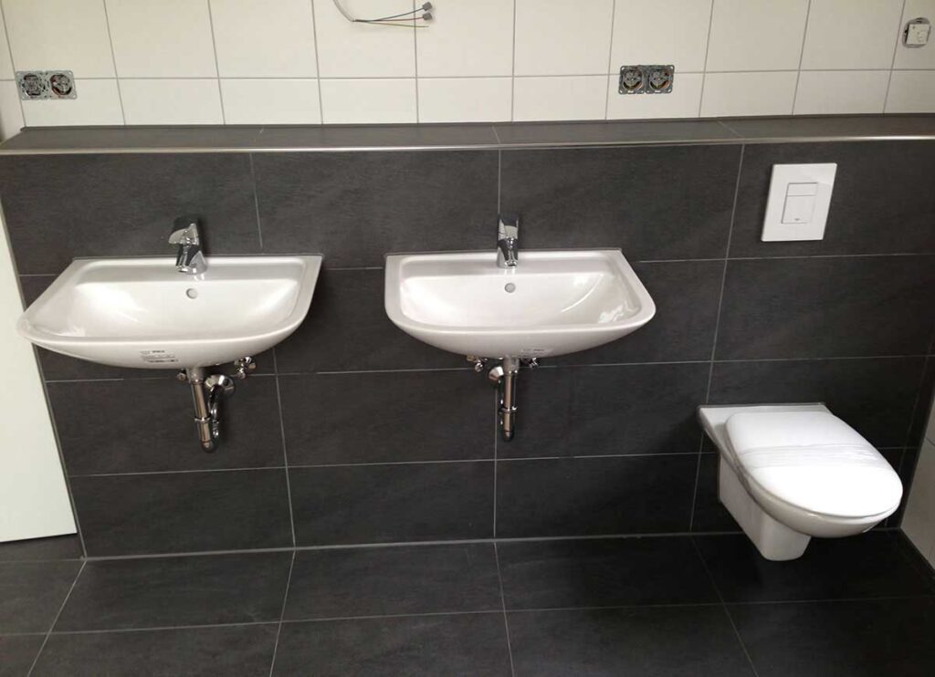 badezimmer-neubau-und-renovierung-mit-doppeltem-waschbecken