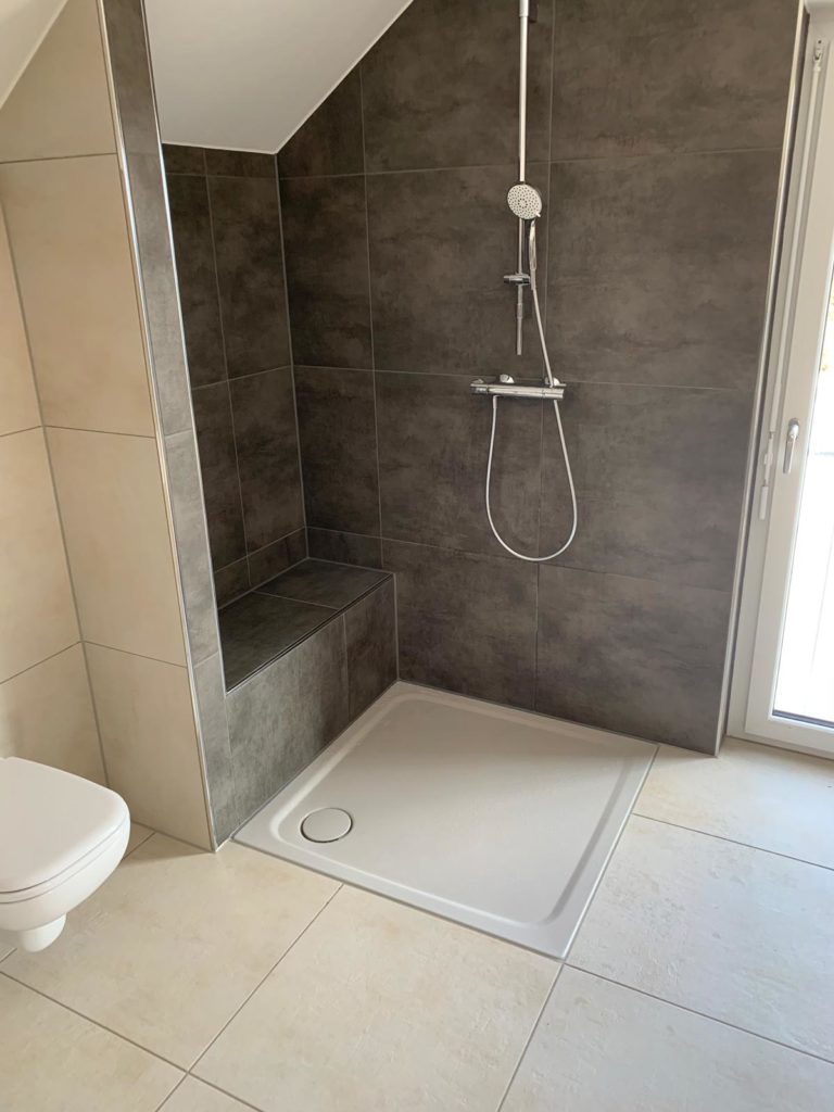 Altersgerecht bauen: Badezimmer mit ebenerdiger Dusche